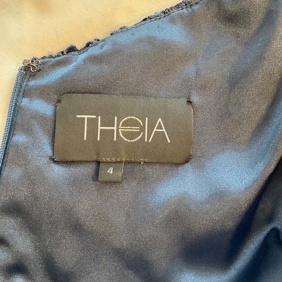 Theia, size 4, navy, maxi lace dress - Picture 5 of 5